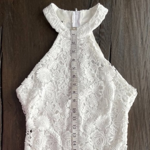 Fitted Halter Lace Dress - Picture 10 of 11